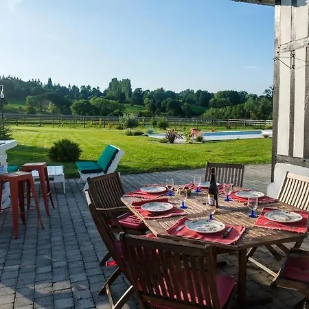 Avec Piscine, Jardin Holiday home *