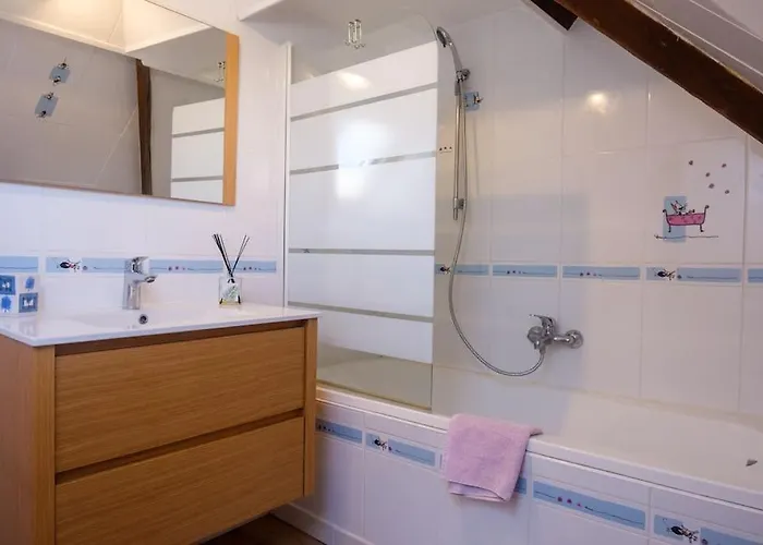 Avec Piscine, Jardin Holiday home *