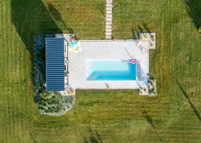 Avec Piscine, Jardin *