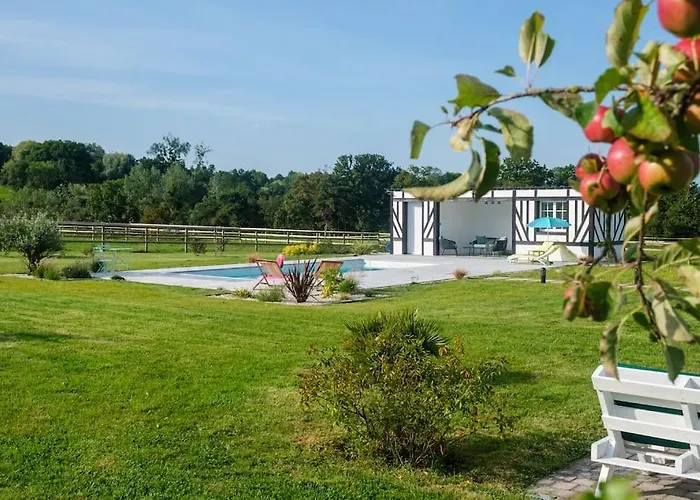 Avec Piscine, Jardin Holiday home